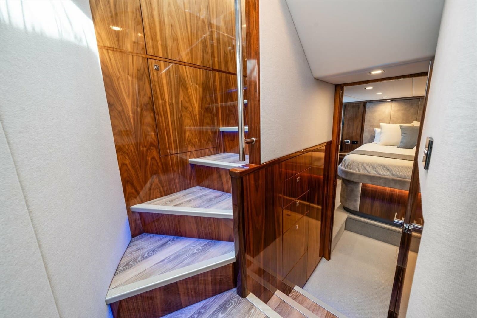 2023 Riviera 5400 Sport Yacht - Photo 34