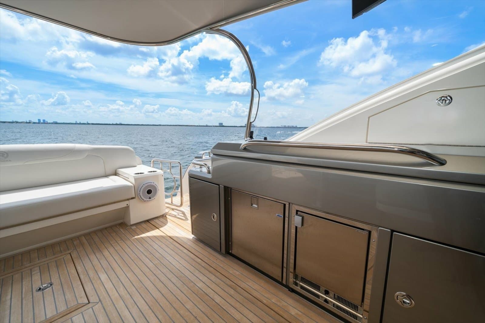 2023 Riviera 5400 Sport Yacht - Photo 12