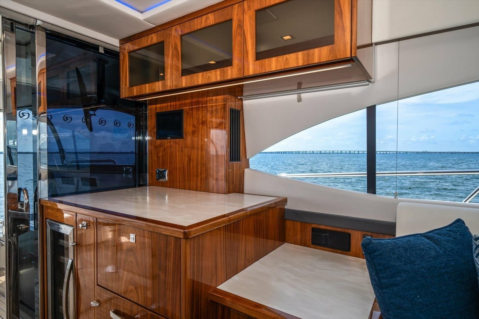 2023 Riviera 5400 Sport Yacht - Photo 19