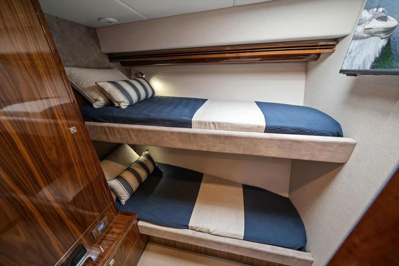 2023 Riviera 5400 Sport Yacht - Photo 44