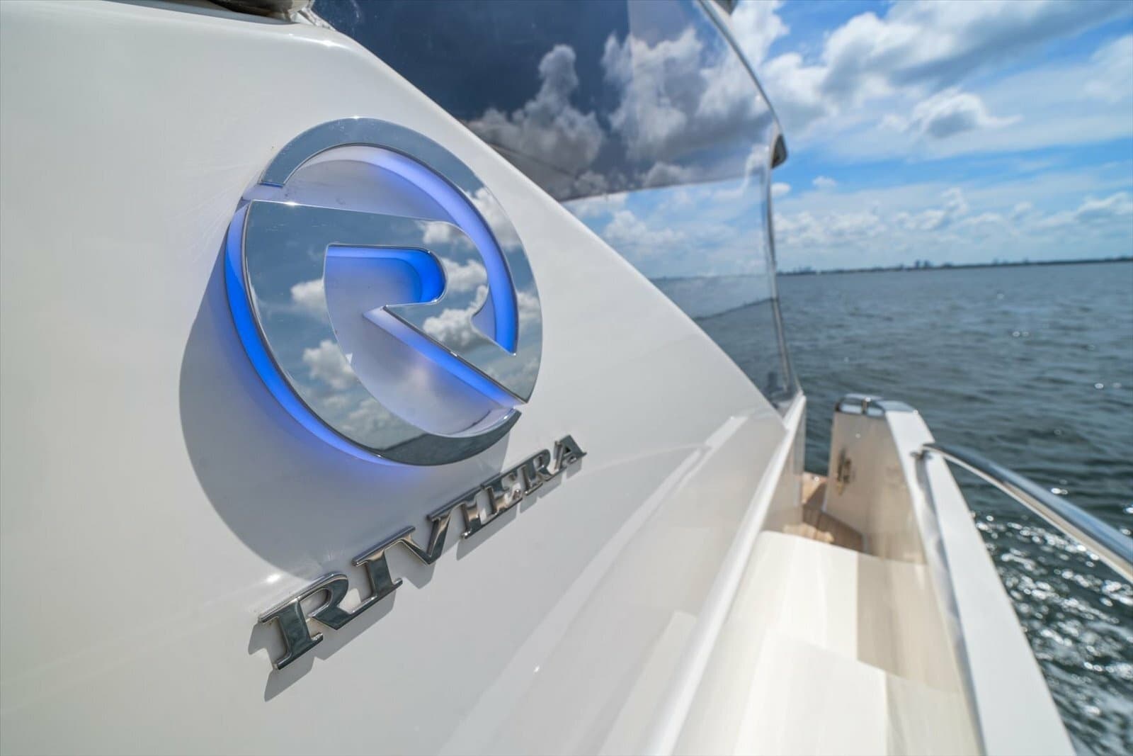 2023 Riviera 5400 Sport Yacht - Photo 9