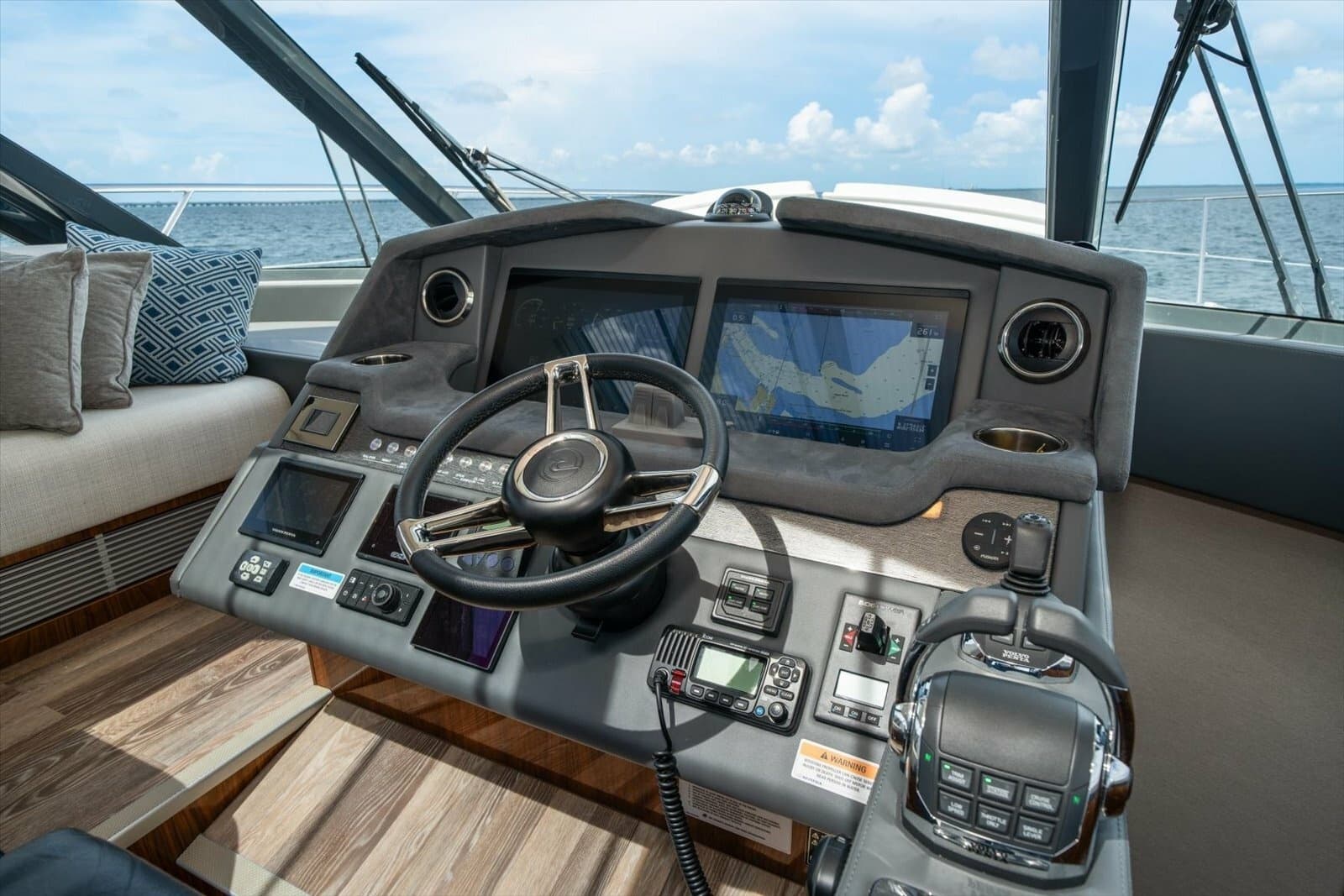 2023 Riviera 5400 Sport Yacht - Photo 31