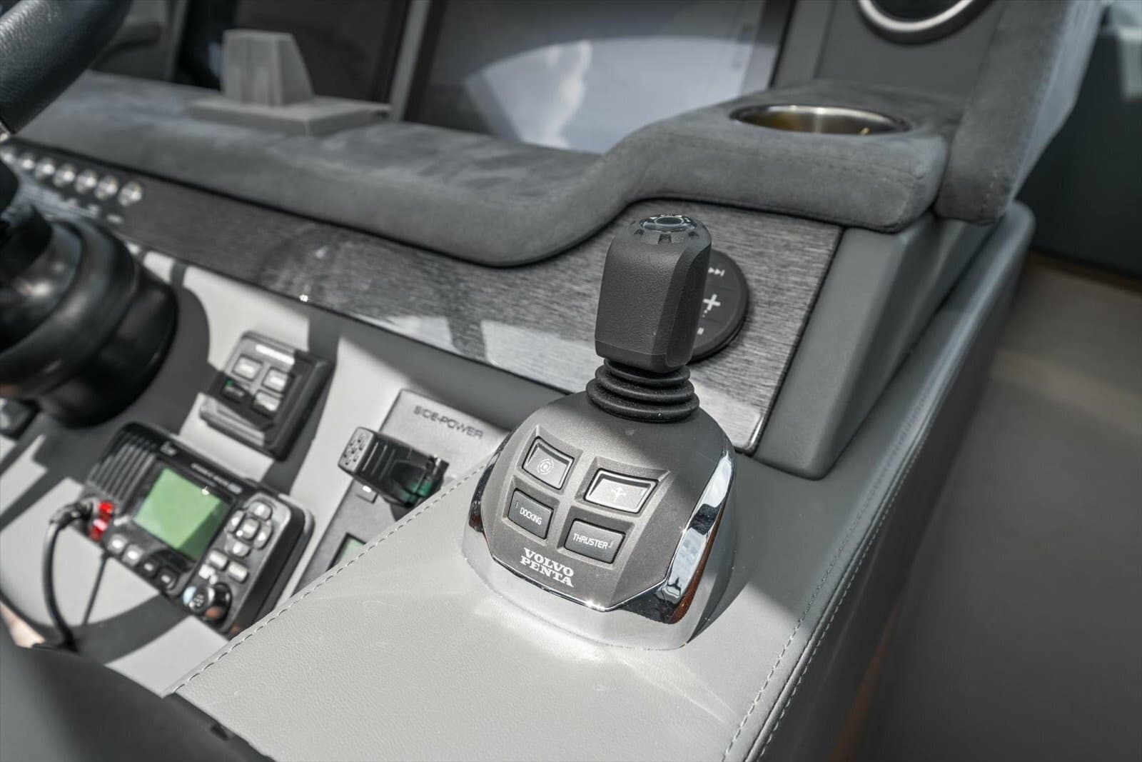 2023 Riviera 5400 Sport Yacht - Photo 32