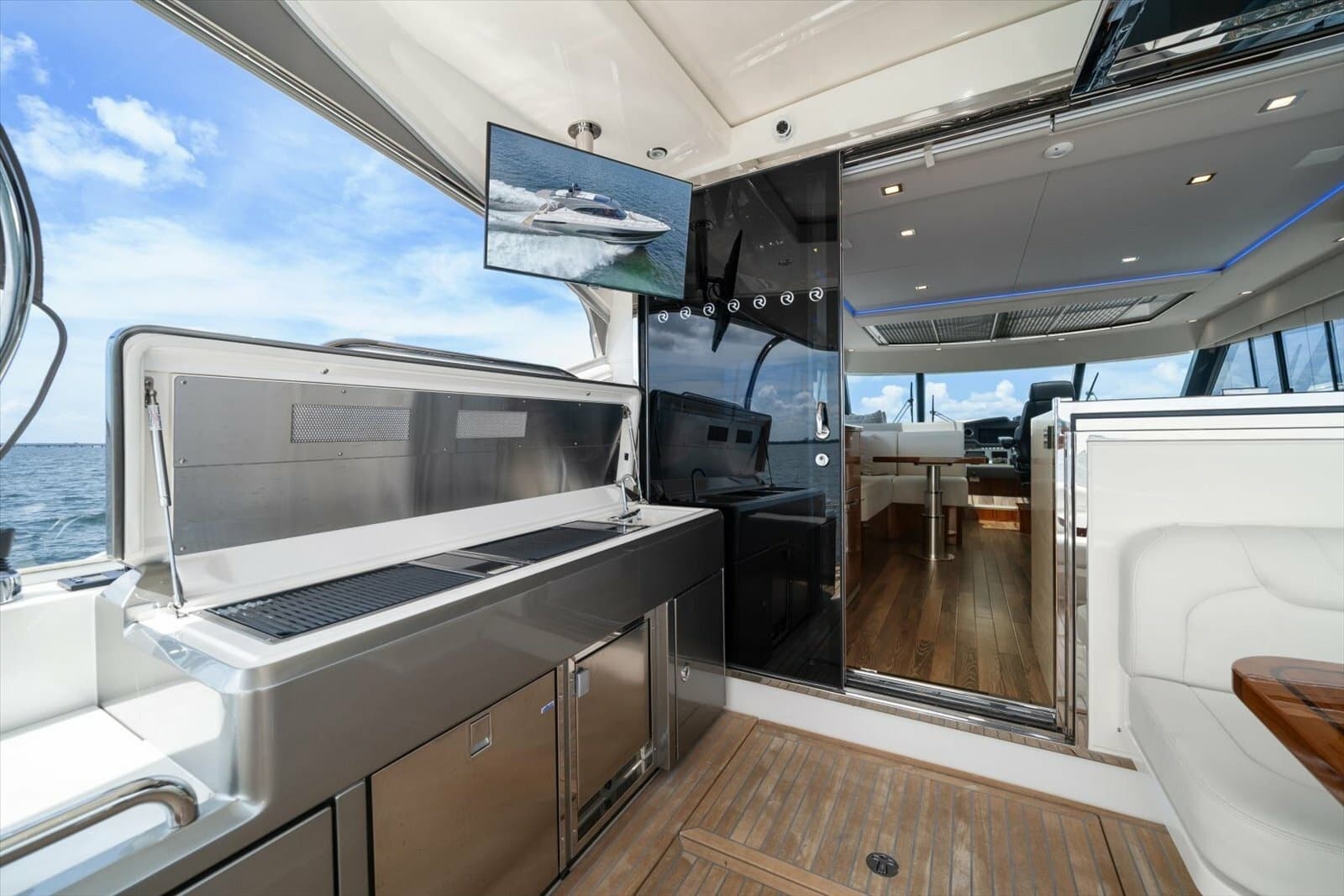 2023 Riviera 5400 Sport Yacht - Photo 13