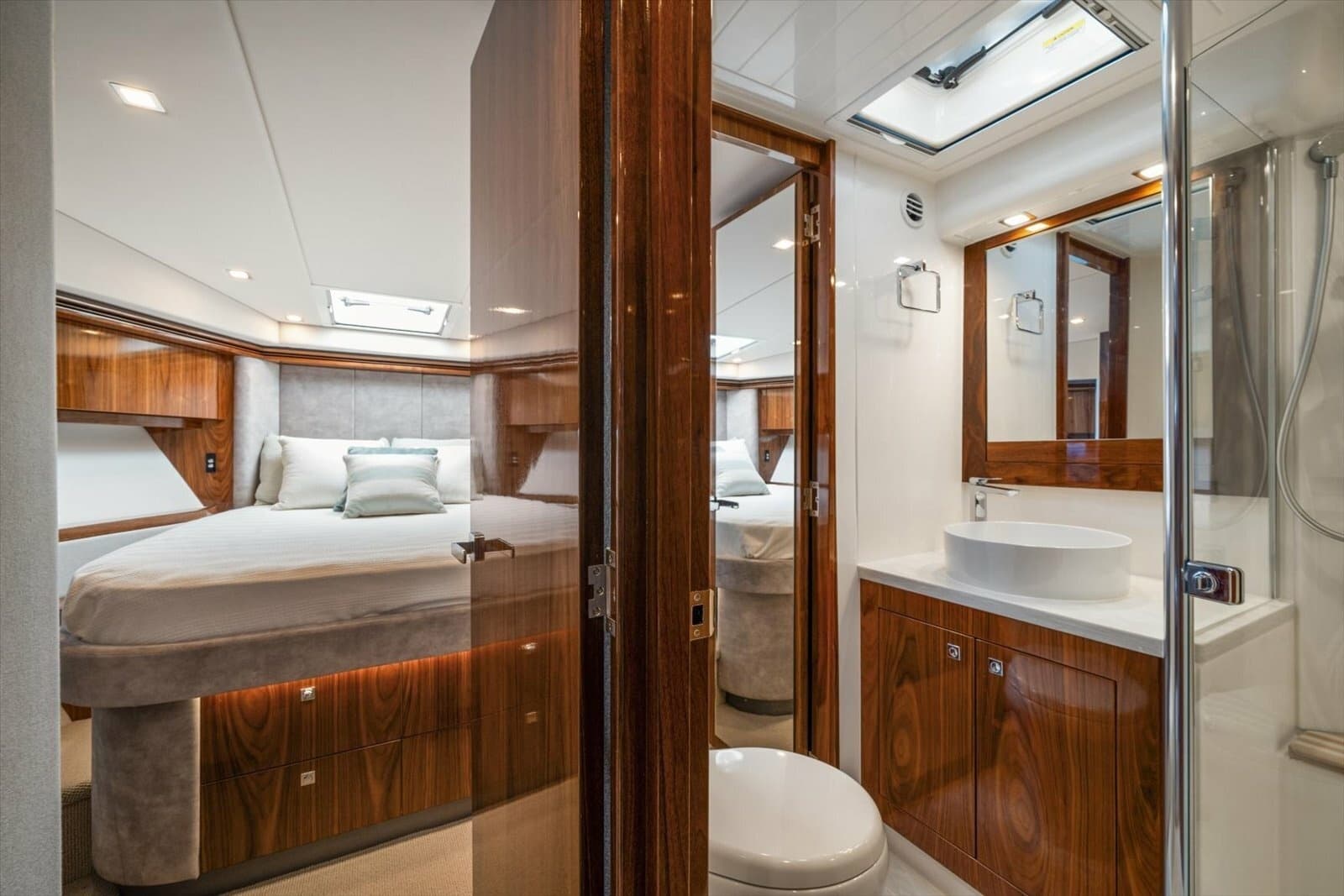 2023 Riviera 5400 Sport Yacht - Photo 5