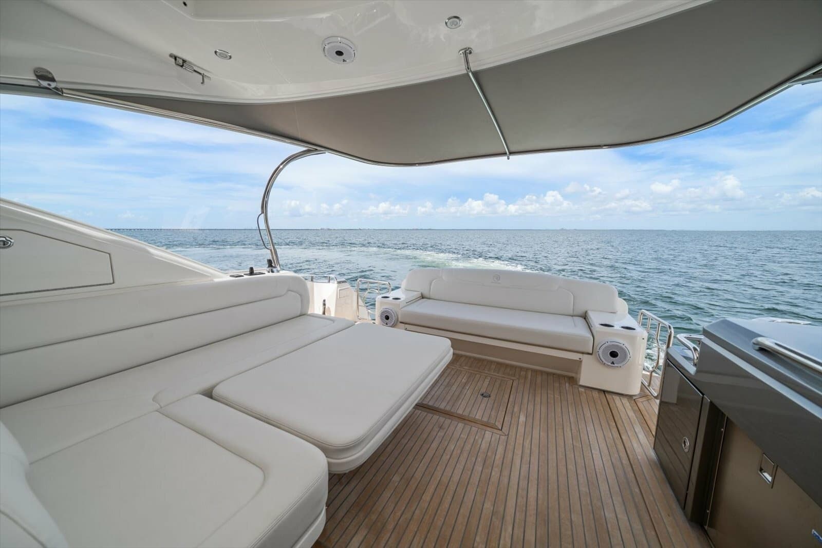 2023 Riviera 5400 Sport Yacht - Photo 16