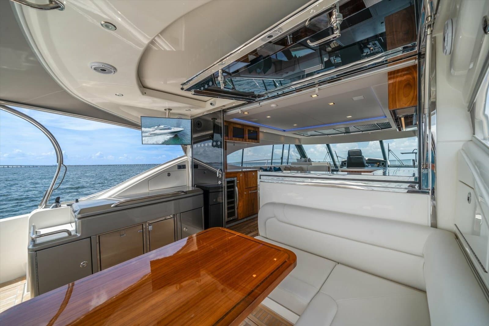 2023 Riviera 5400 Sport Yacht - Photo 10