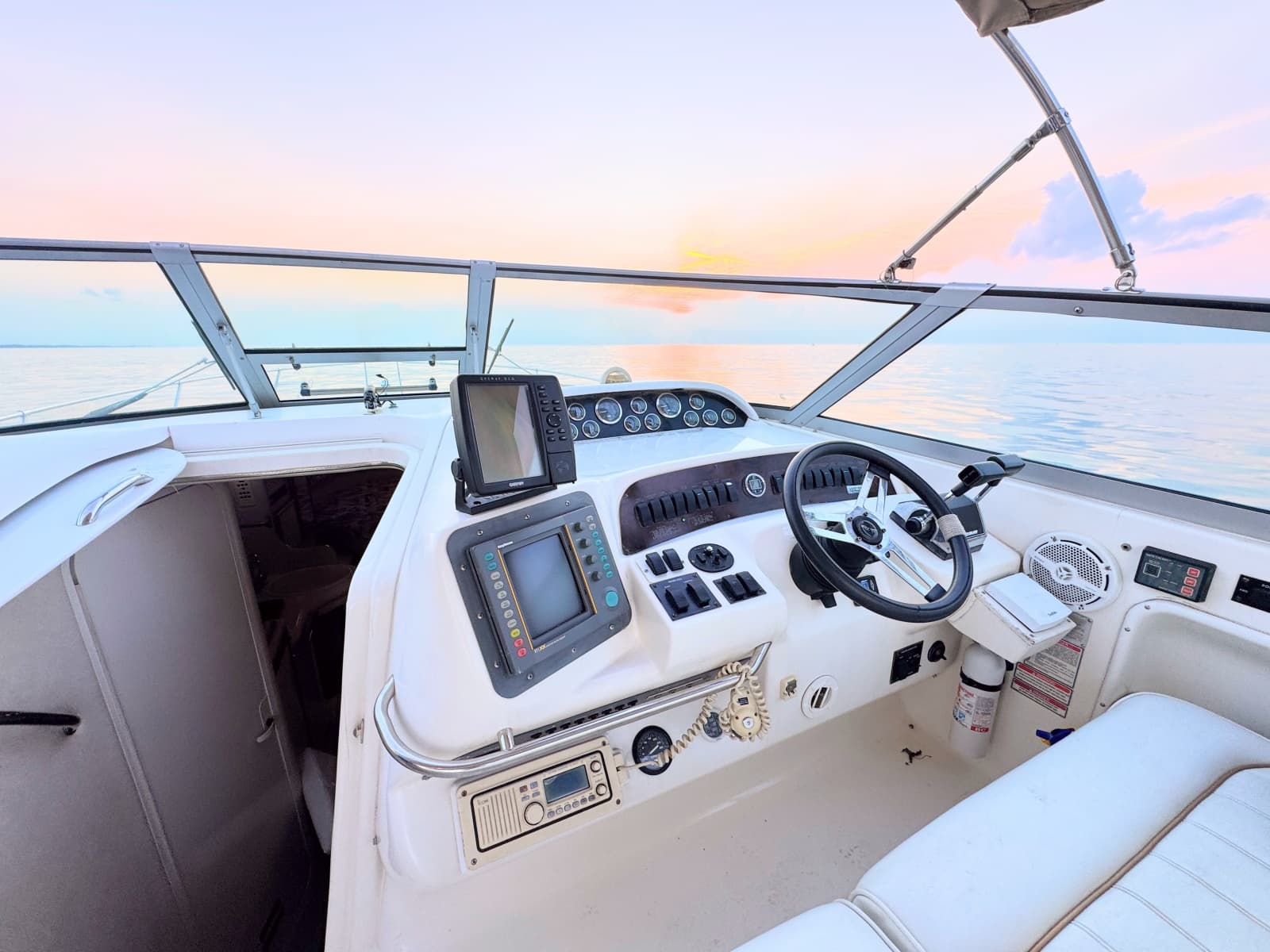1997 Sea Ray 330 Sundancer - Photo 4