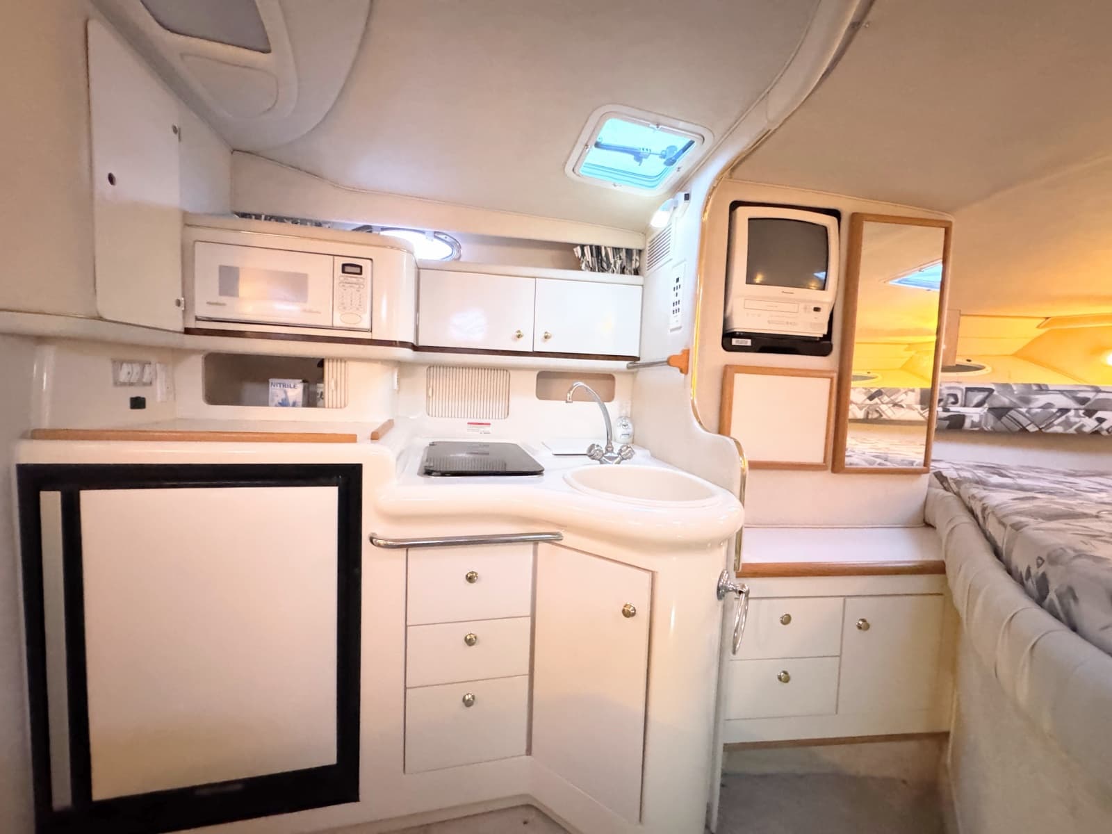 1997 Sea Ray 330 Sundancer - Photo 25