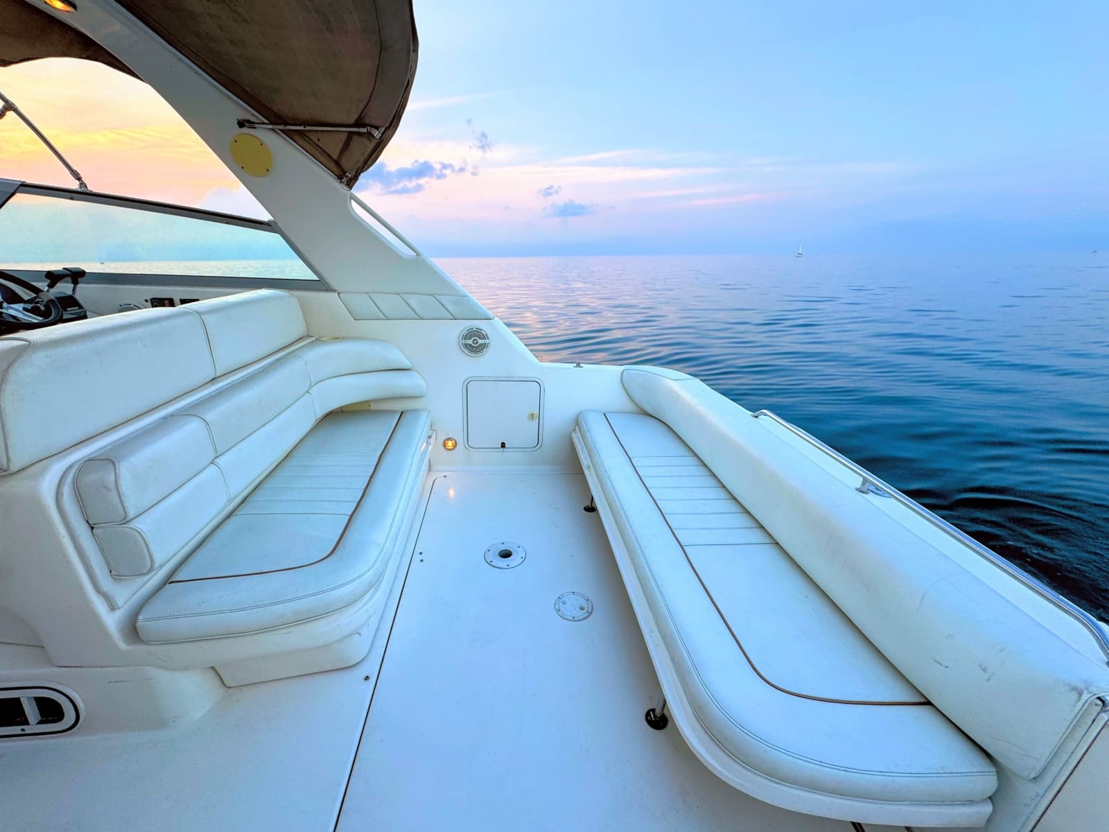 1997 Sea Ray 330 Sundancer - Photo 9