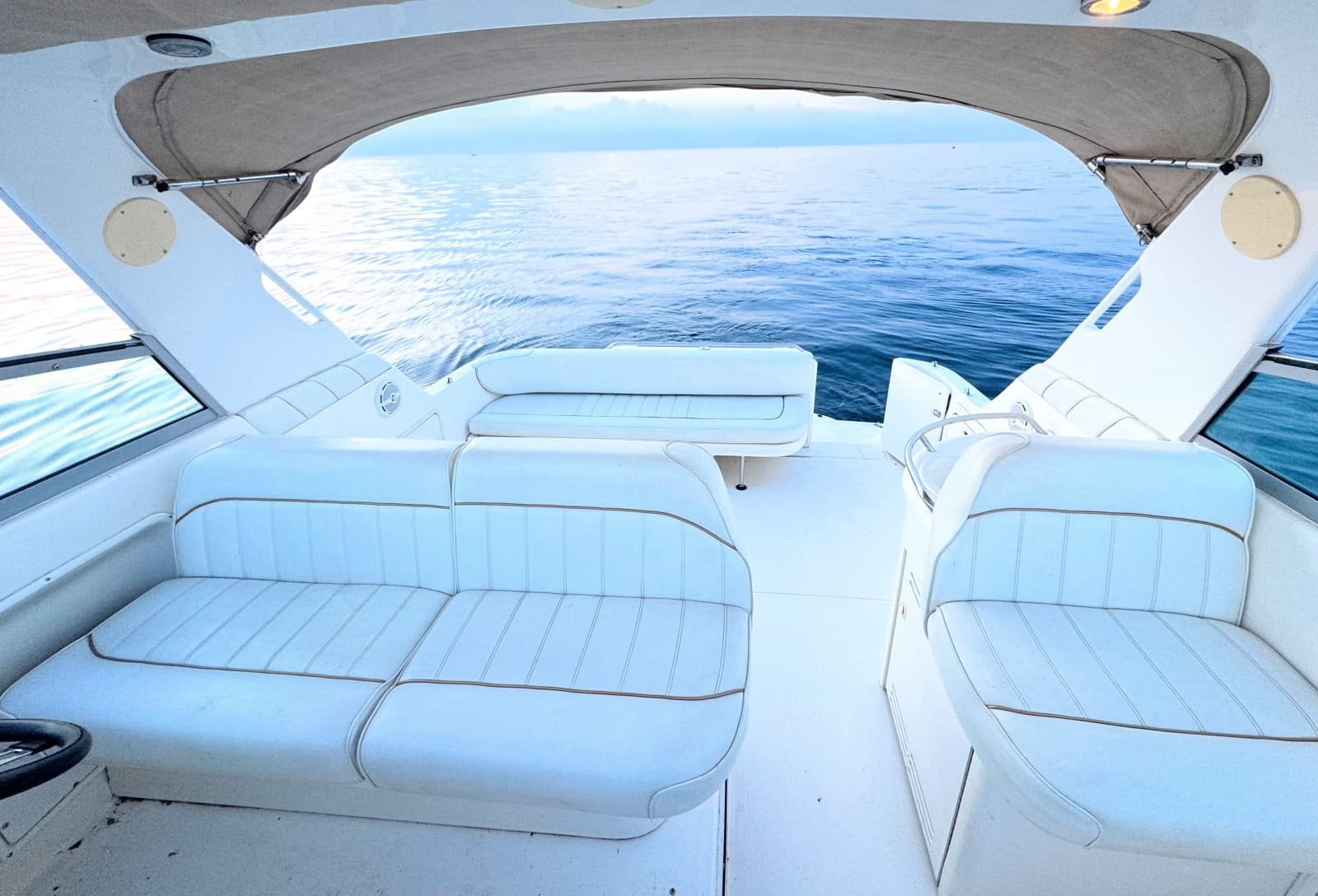 1997 Sea Ray 330 Sundancer - Photo 10