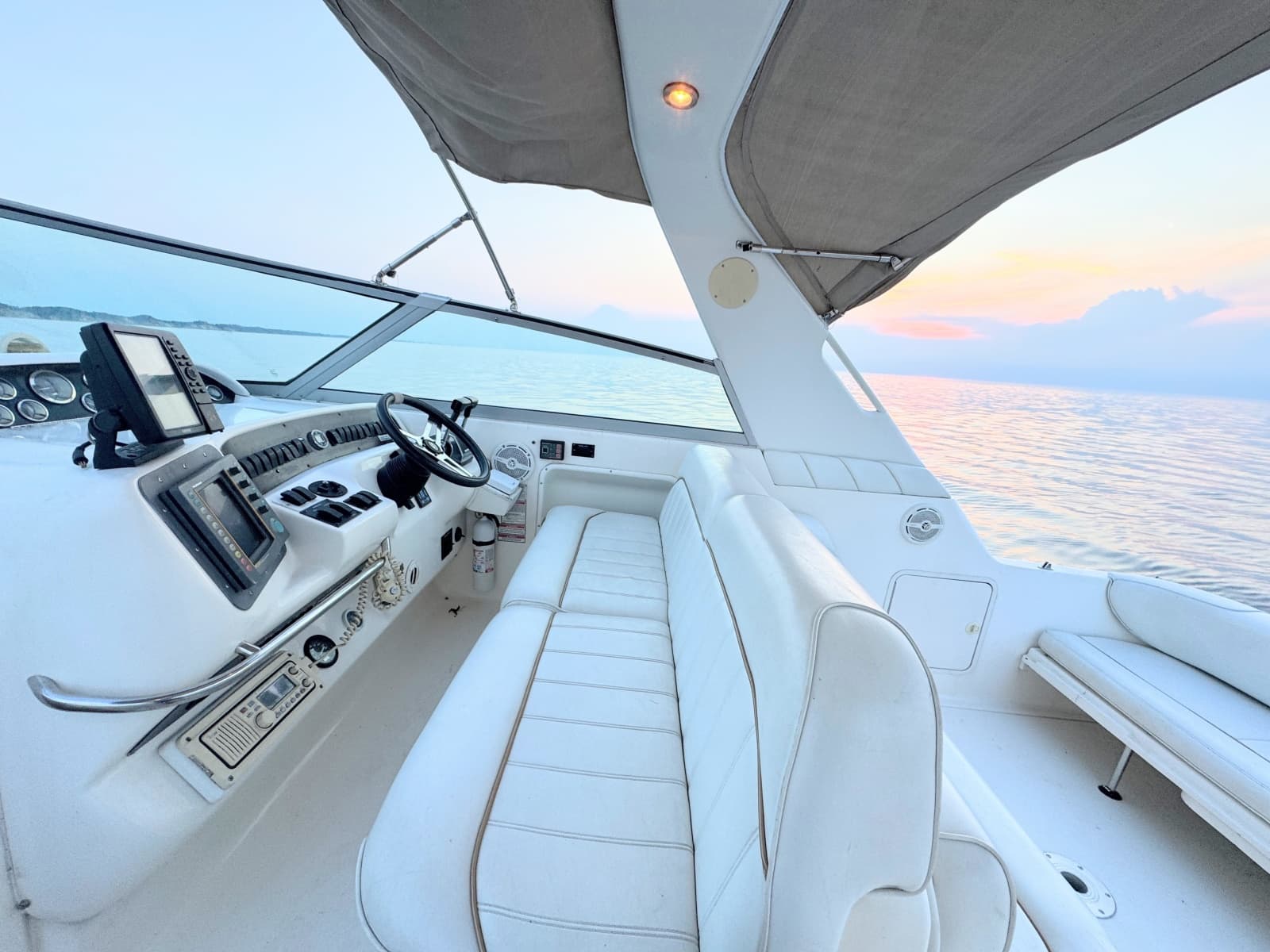 1997 Sea Ray 330 Sundancer - Photo 11