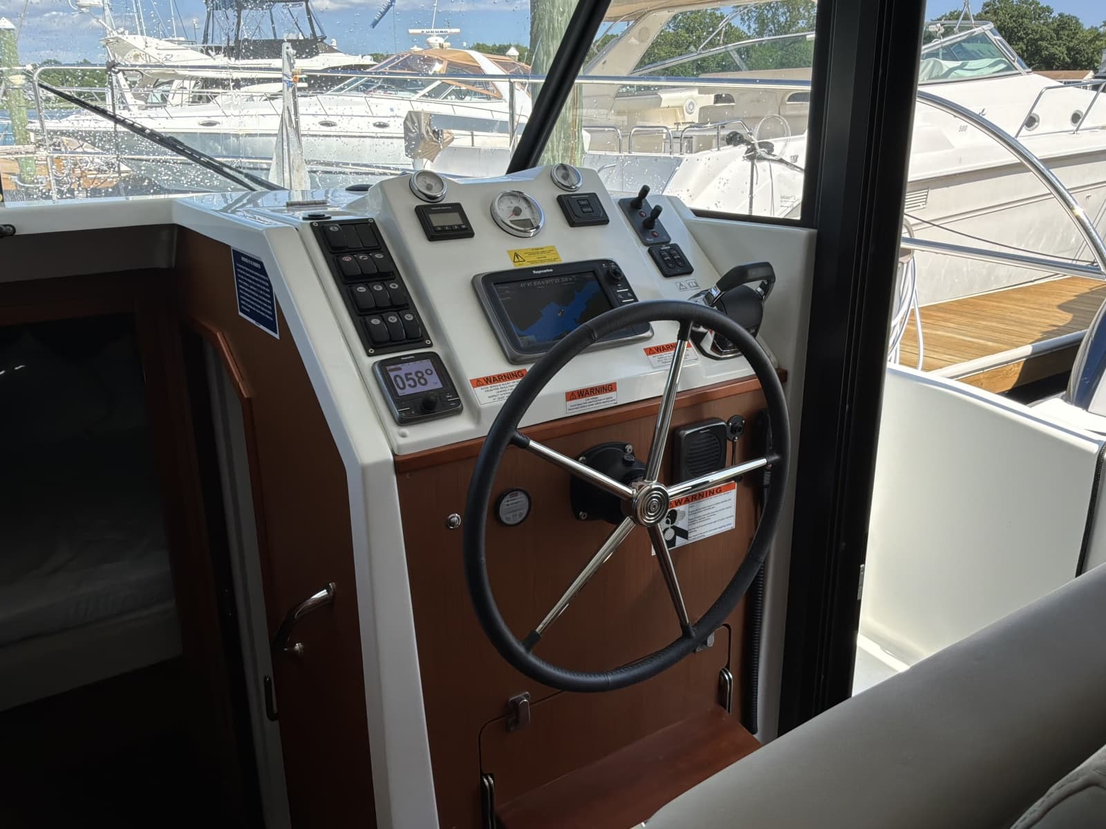 2017 Beneteau SWIFT TRAWLER 30 - Photo 11