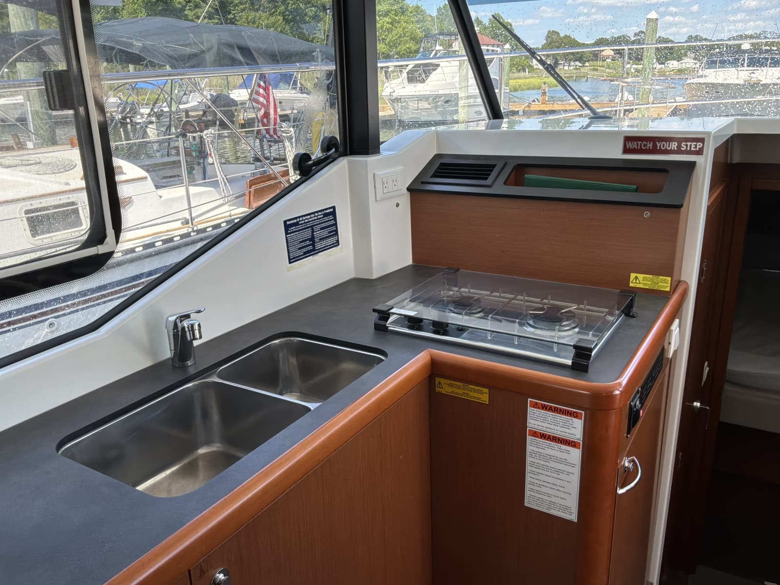 2017 Beneteau SWIFT TRAWLER 30 - Photo 12