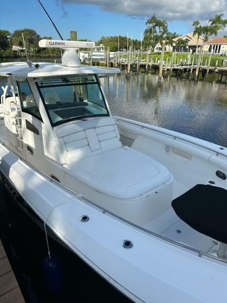 2012 Boston Whaler 370 Outrage - Photo 2