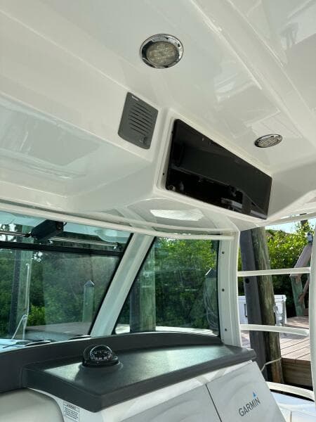 2012 Boston Whaler 370 Outrage - Photo 9
