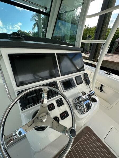 2012 Boston Whaler 370 Outrage - Photo 8