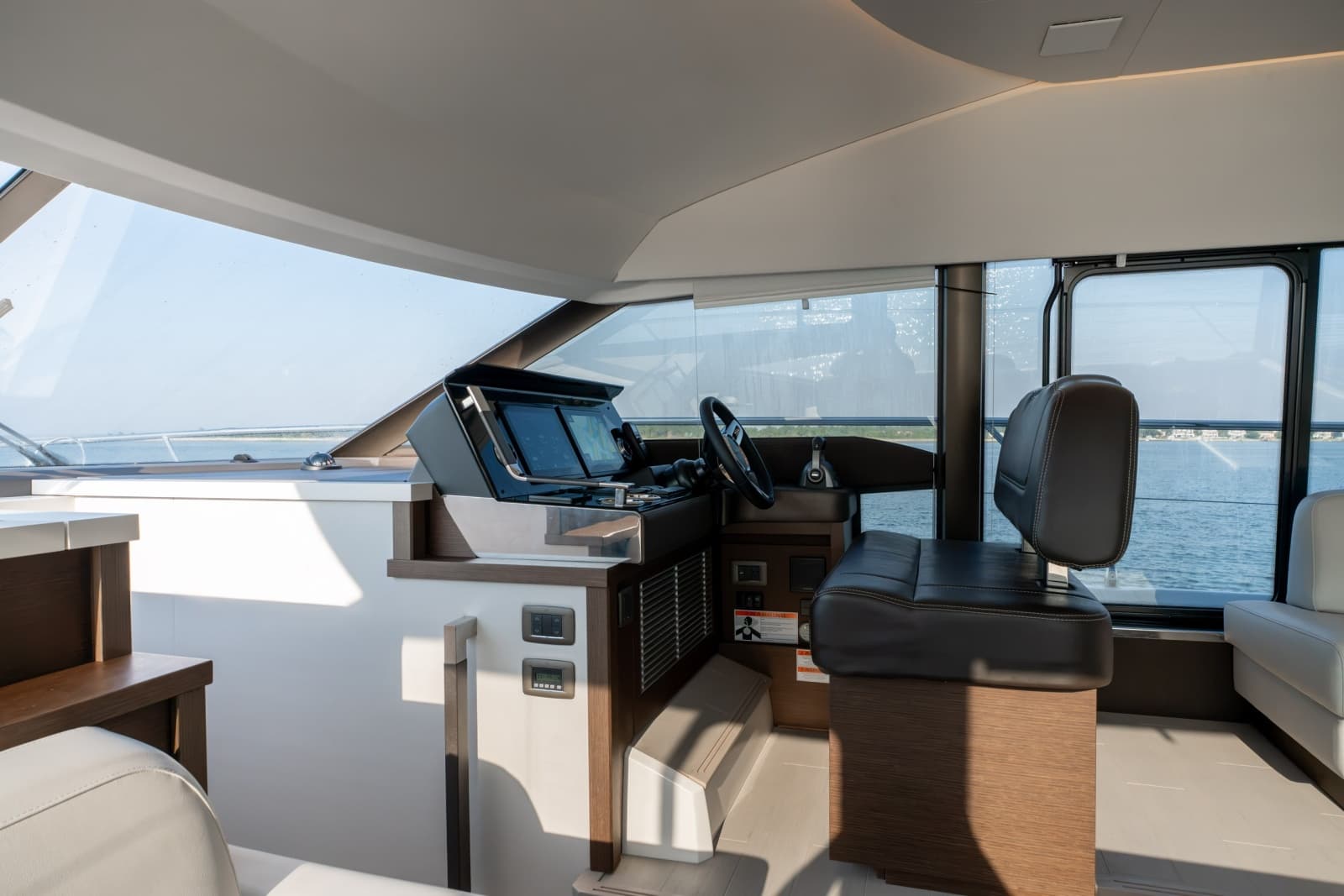 2024 Prestige 520 - Photo 28