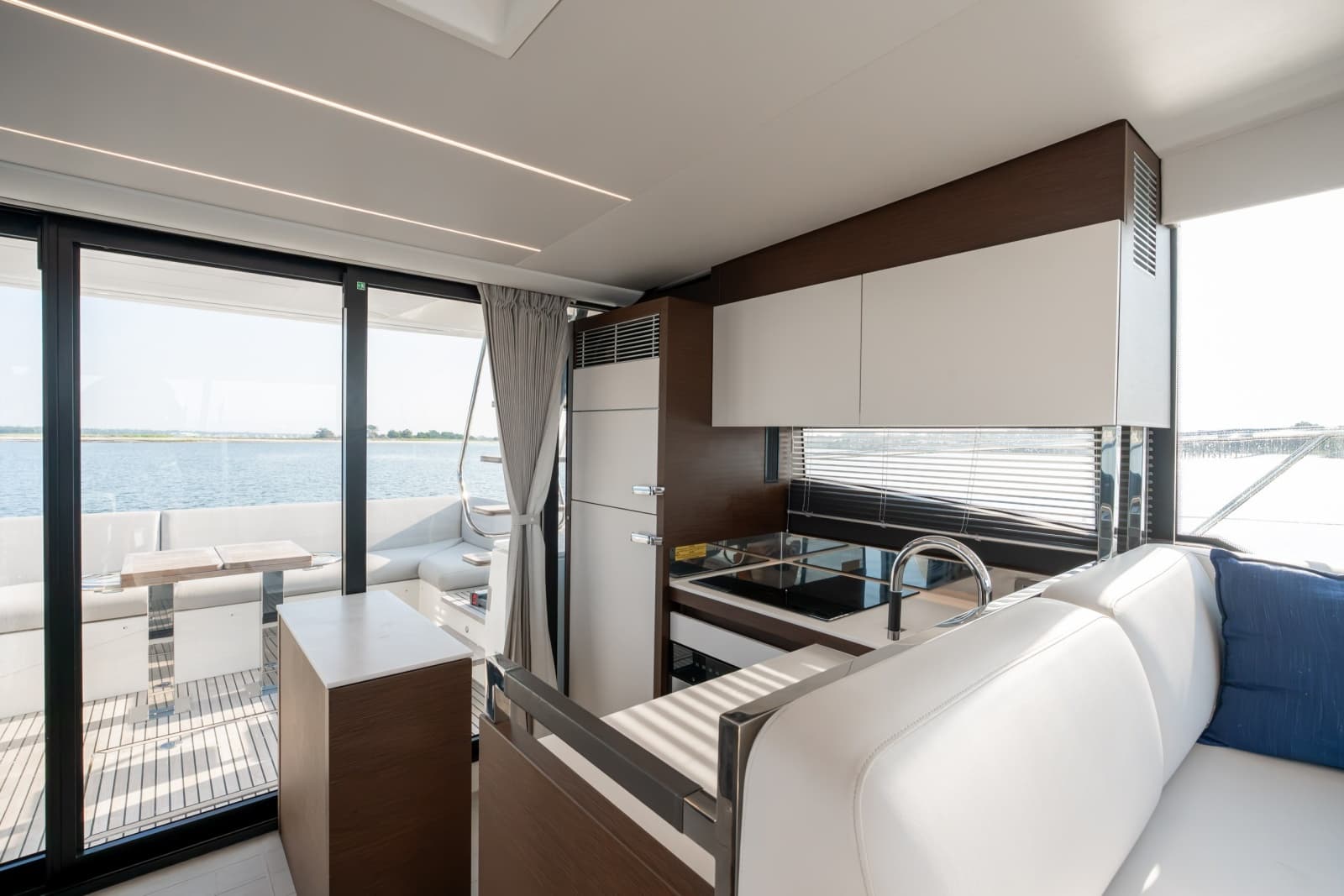 2024 Prestige 520 - Photo 22