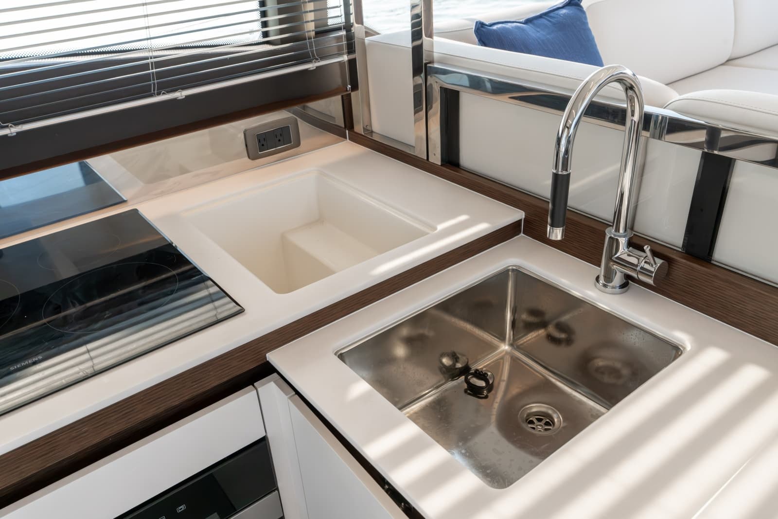 2024 Prestige 520 - Photo 19