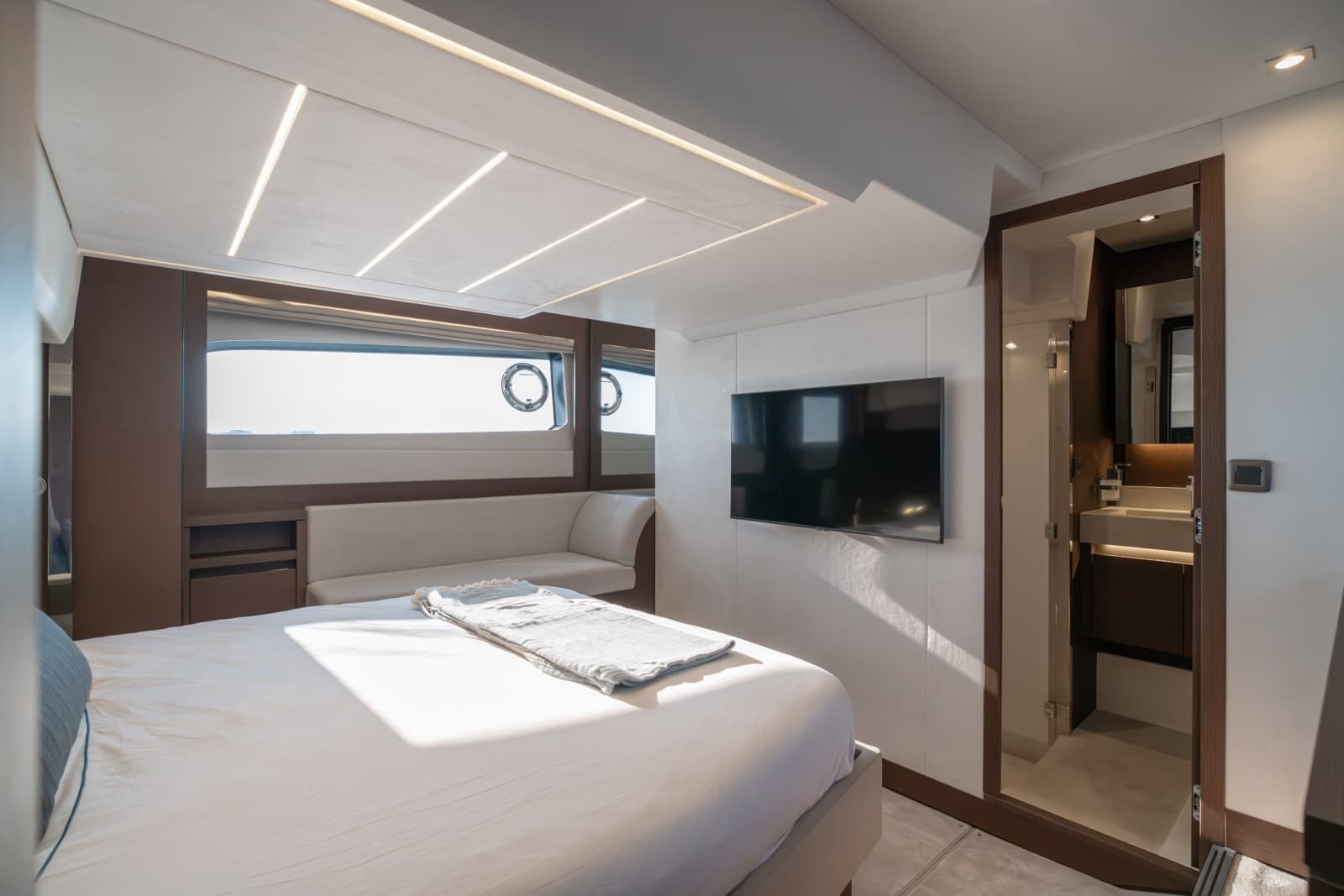 2024 Prestige 520 - Photo 36