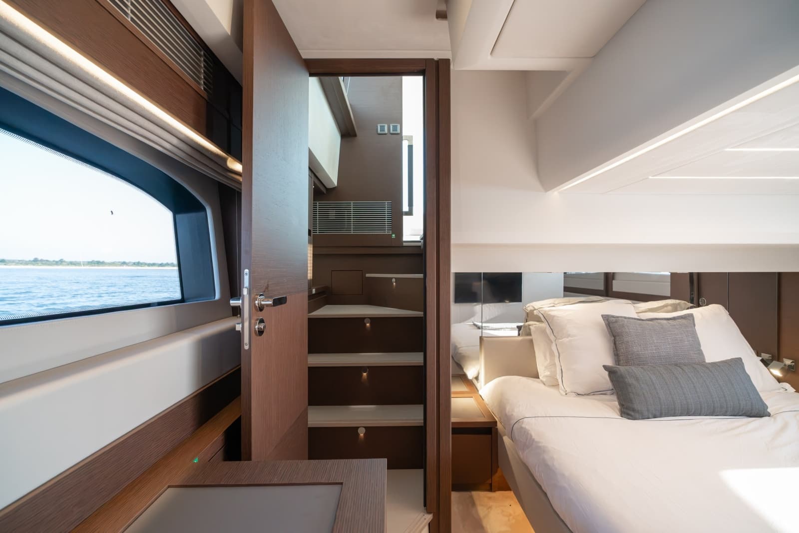 2024 Prestige 520 - Photo 35