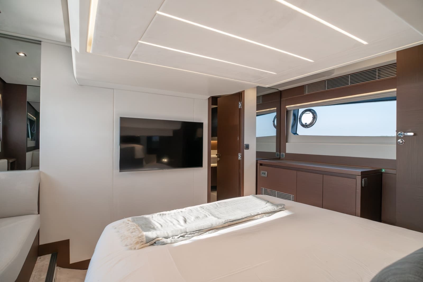 2024 Prestige 520 - Photo 38