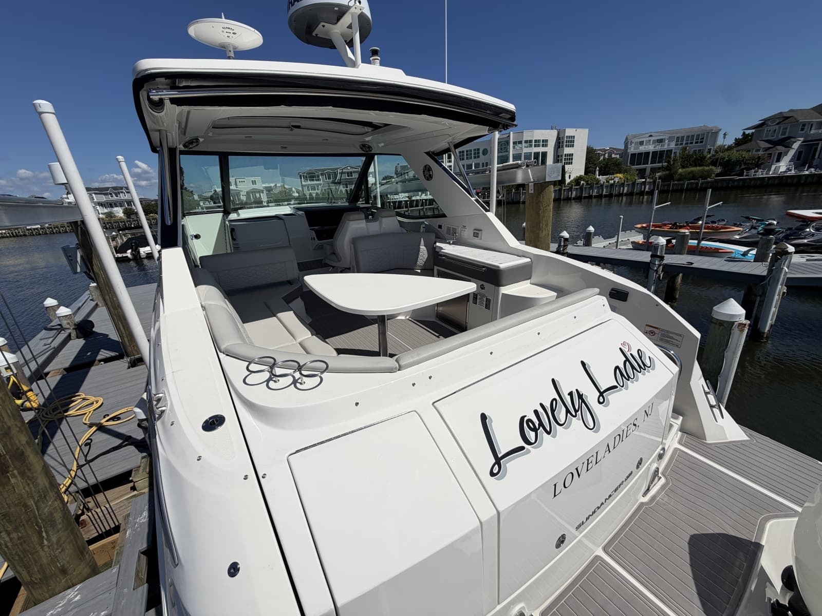 2023 Sea Ray 320 Sundancer - Photo 14