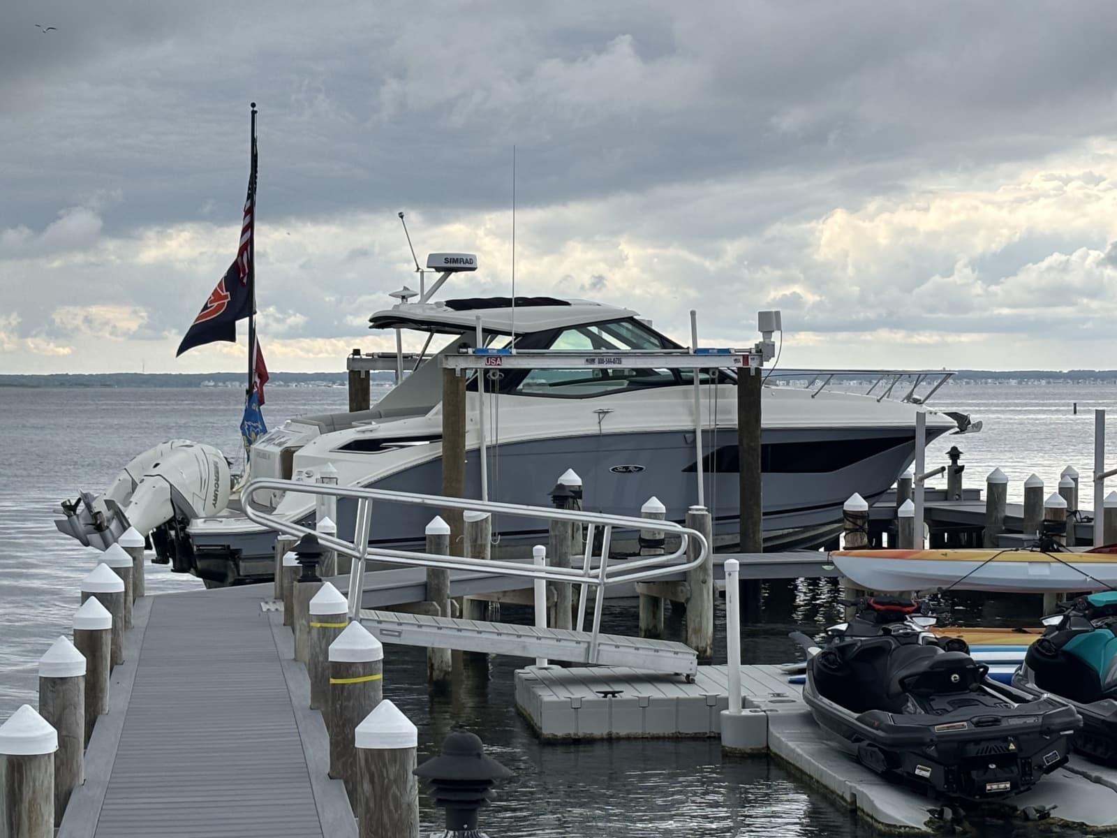2023 Sea Ray 320 Sundancer - Photo 2