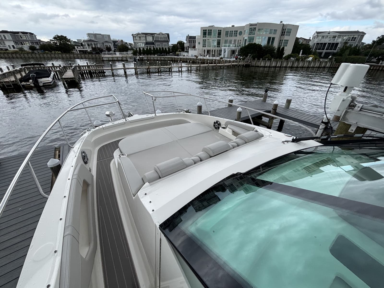 2023 Sea Ray 320 Sundancer - Photo 11