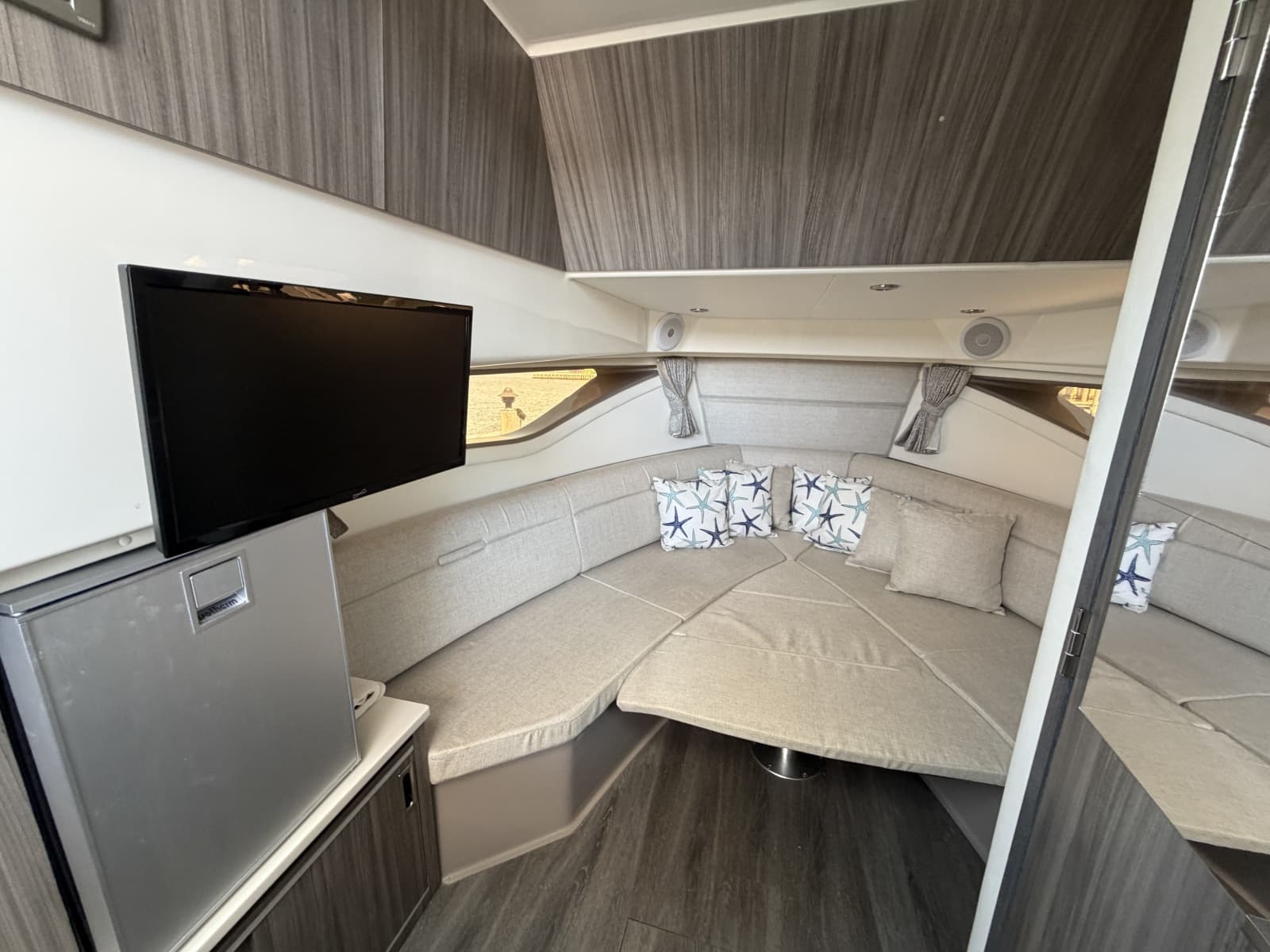 2023 Sea Ray 320 Sundancer - Photo 29