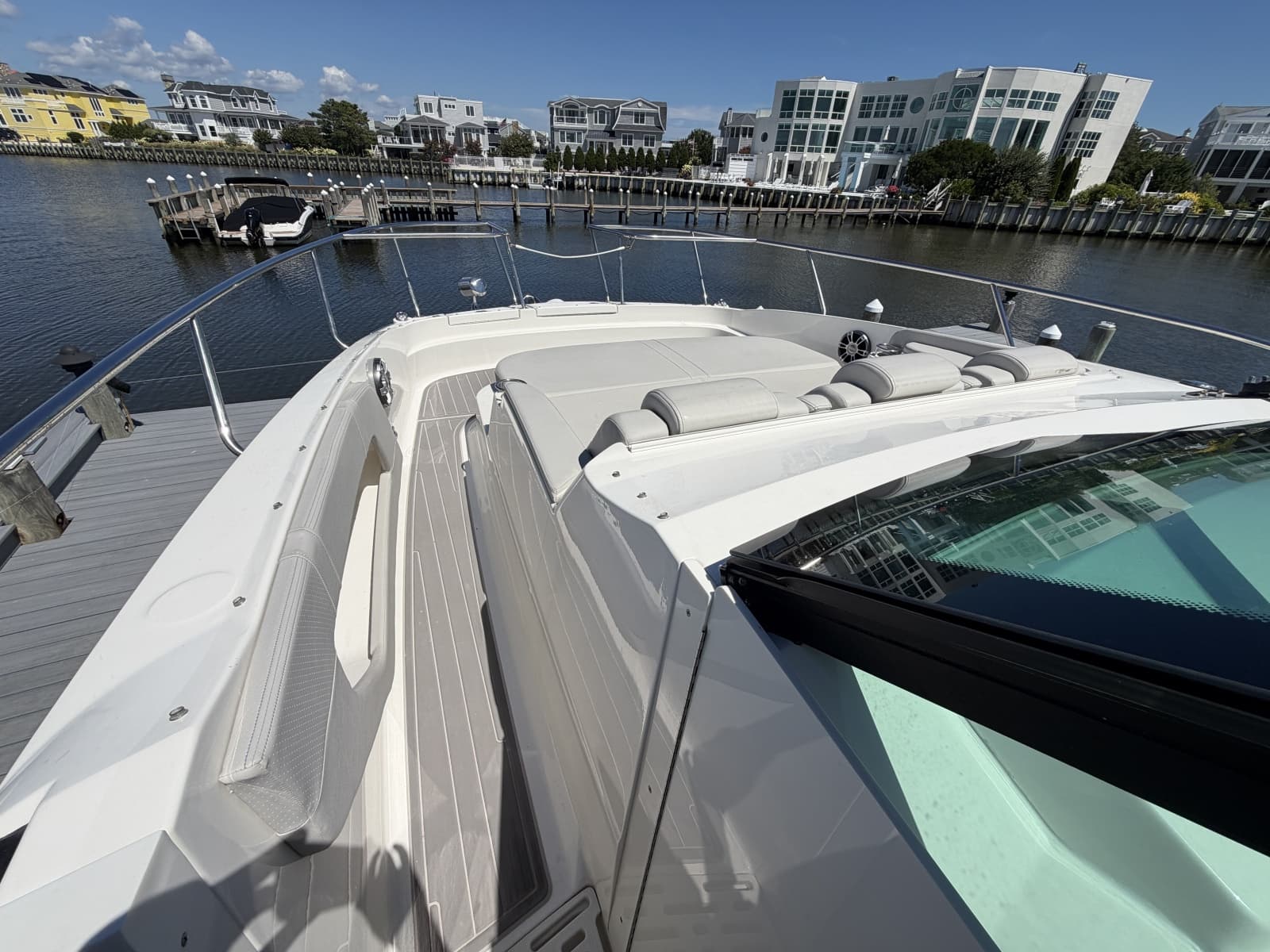 2023 Sea Ray 320 Sundancer - Photo 31