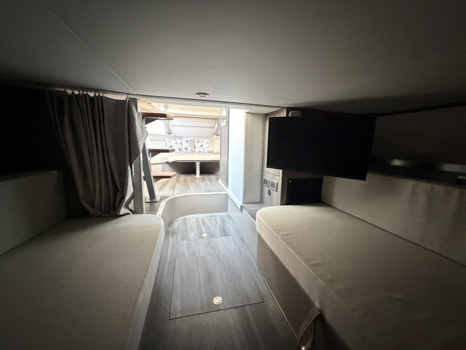 2023 Sea Ray 320 Sundancer - Photo 28