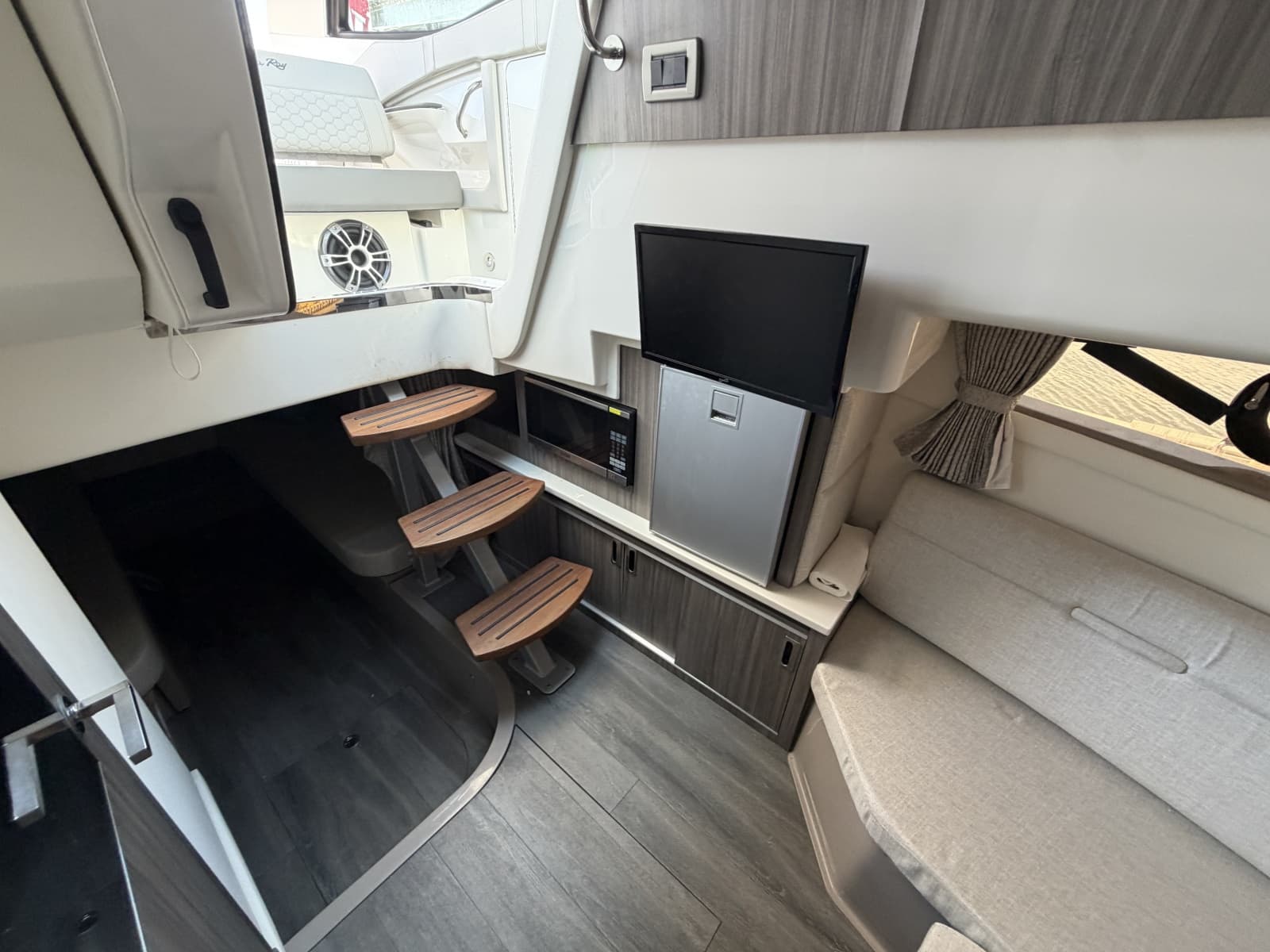 2023 Sea Ray 320 Sundancer - Photo 25