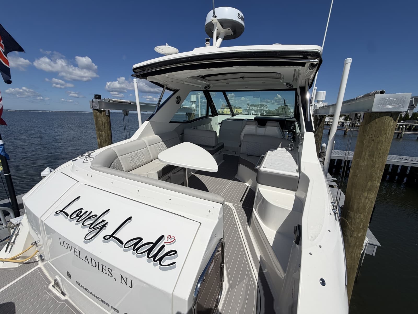 2023 Sea Ray 320 Sundancer - Photo 15