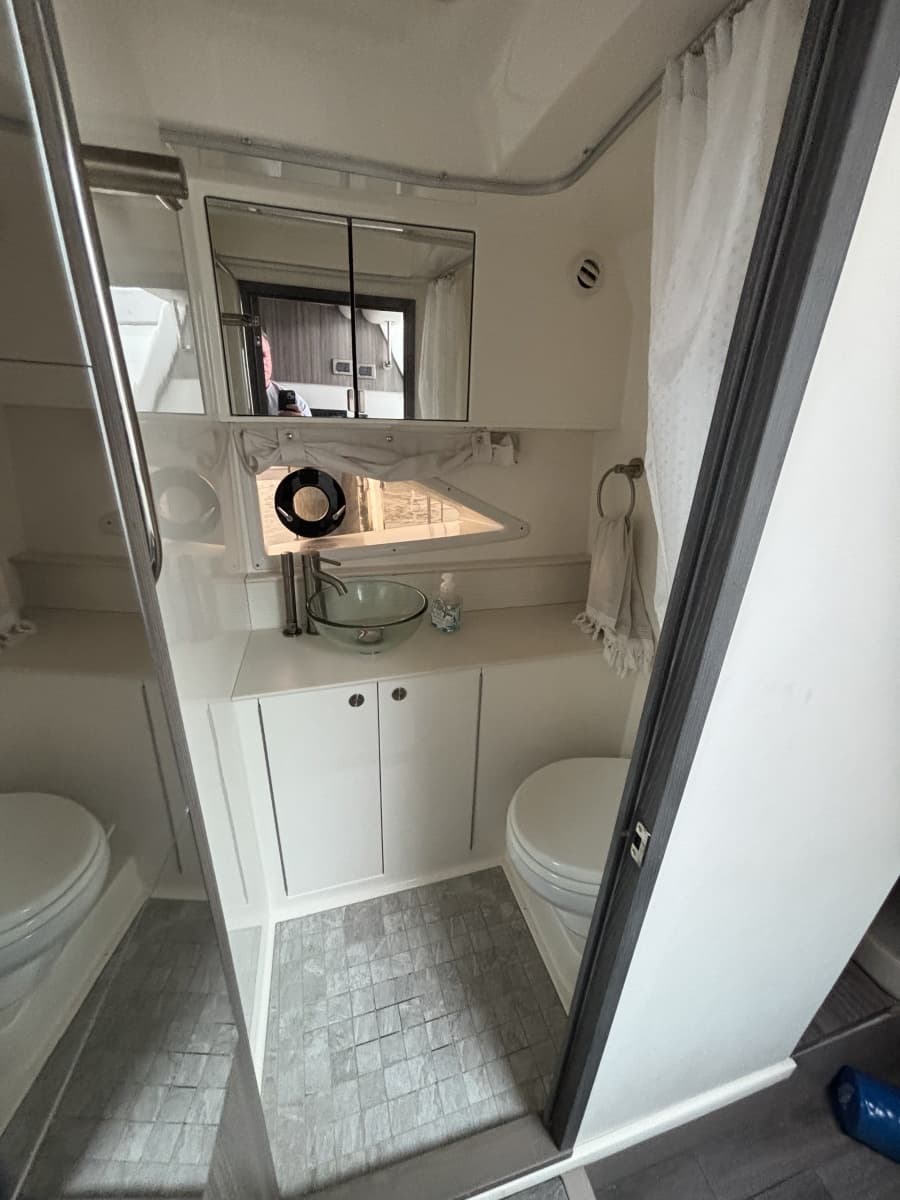 2023 Sea Ray 320 Sundancer - Photo 9