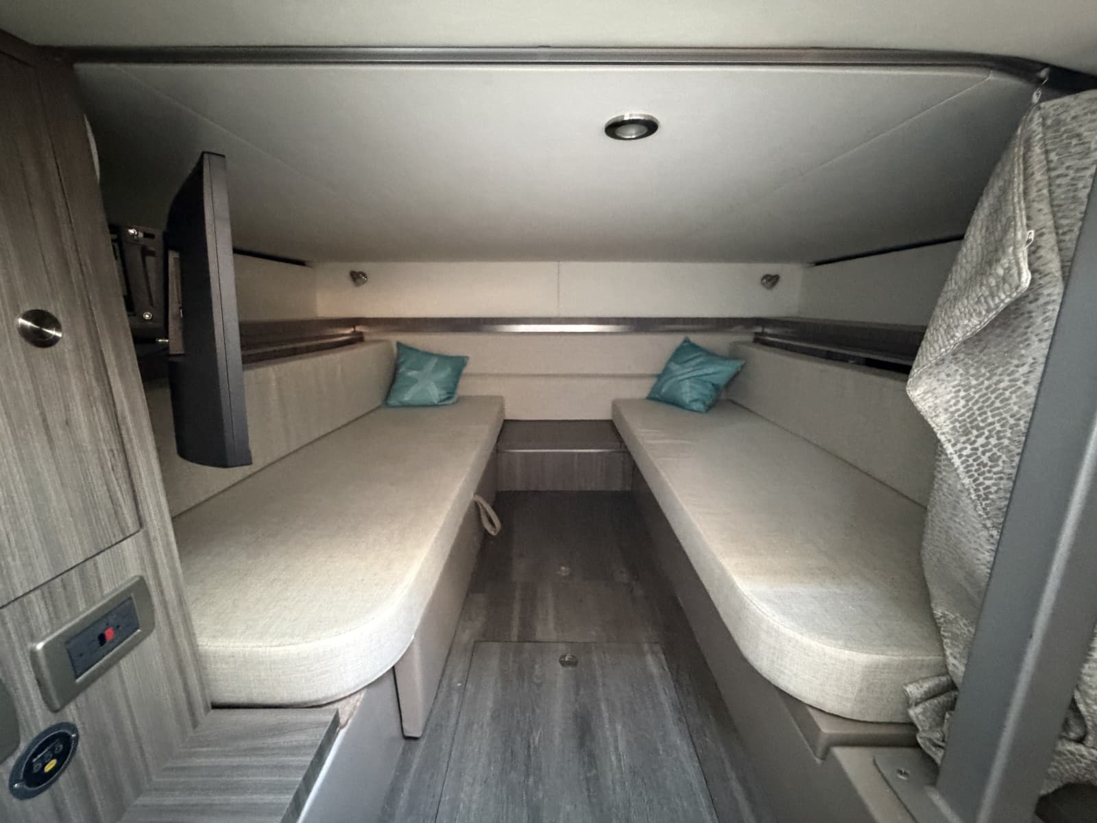 2023 Sea Ray 320 Sundancer - Photo 27