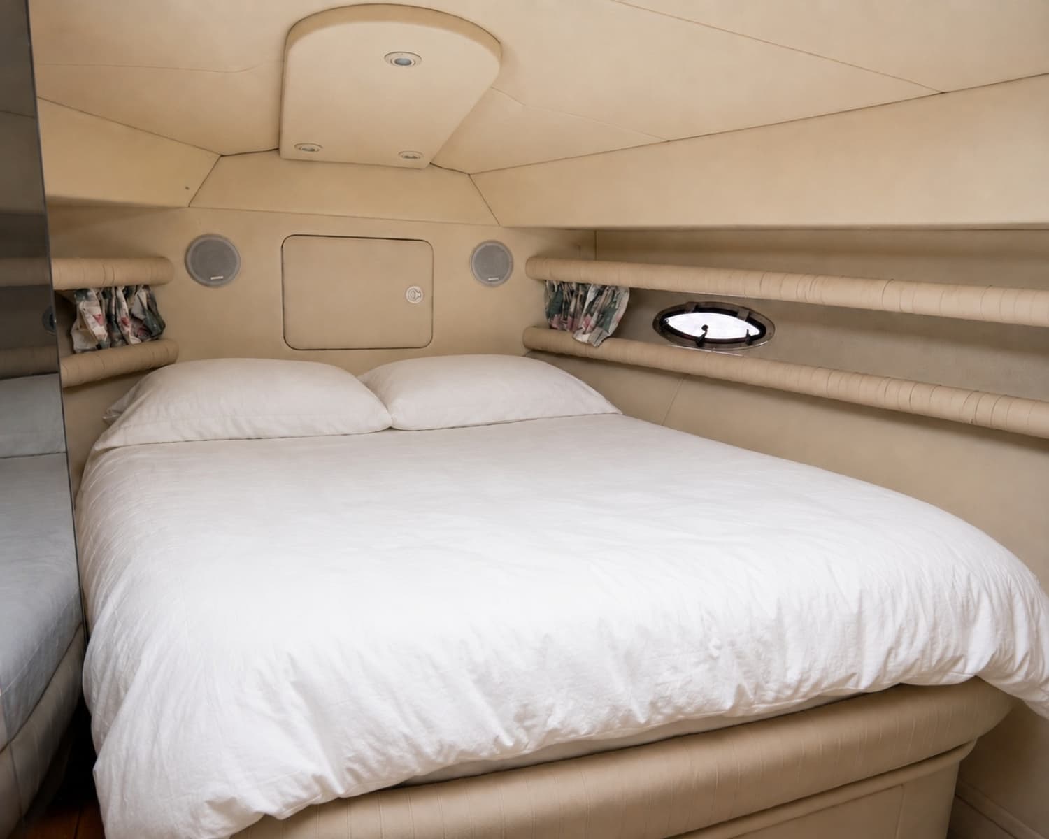 1997 Cruisers Yachts 3950 - Photo 14