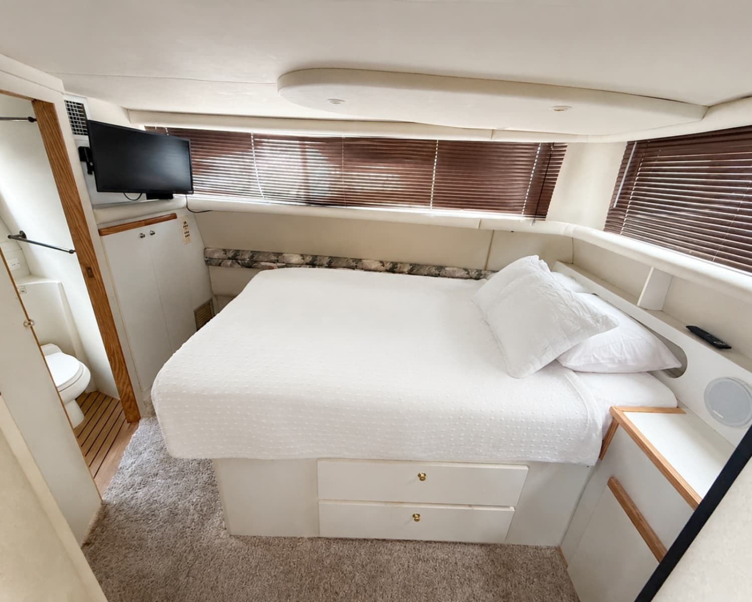 1997 Cruisers Yachts 3950 - Photo 16