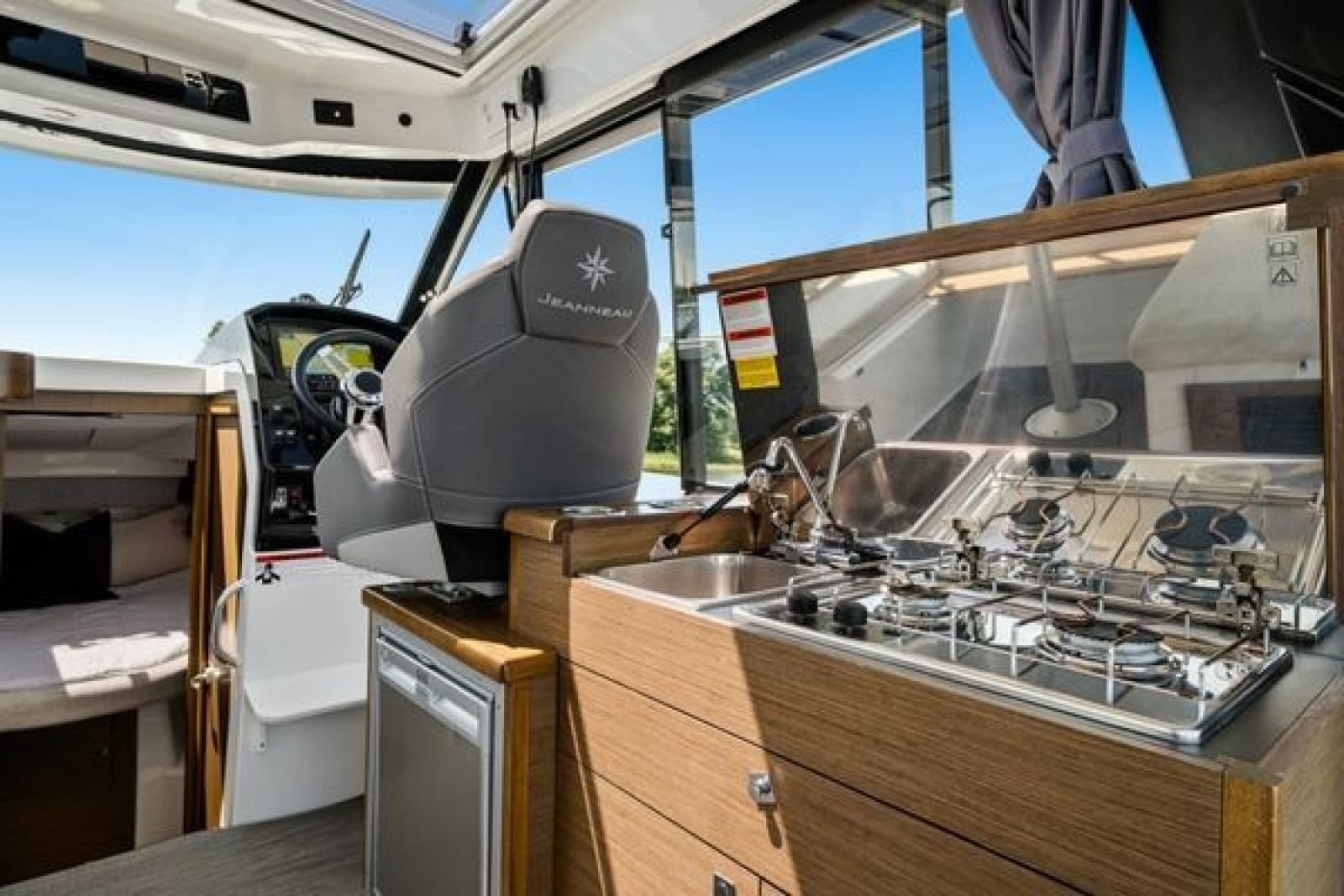 2021 Jeanneau NC 895 - Photo 12