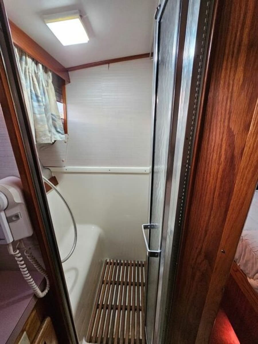 1988 Silverton 40 Aft Cabin - Photo 6