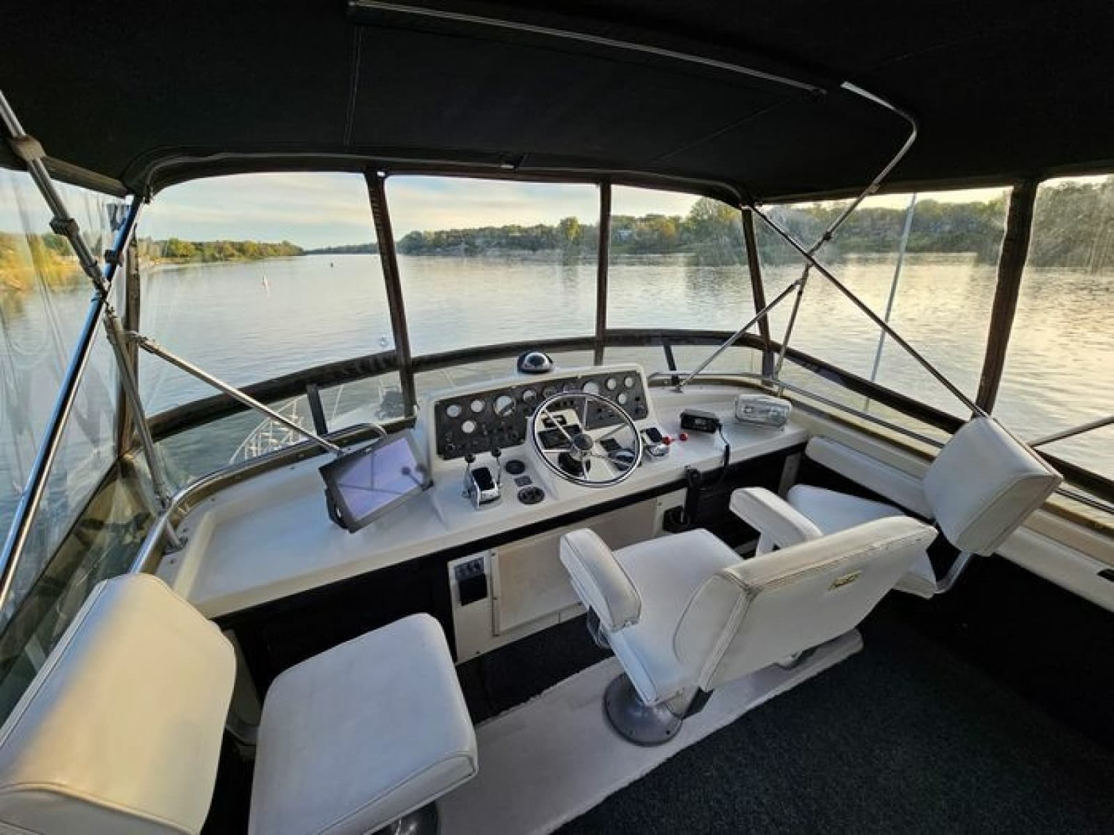 1988 Silverton 40 Aft Cabin - Photo 2