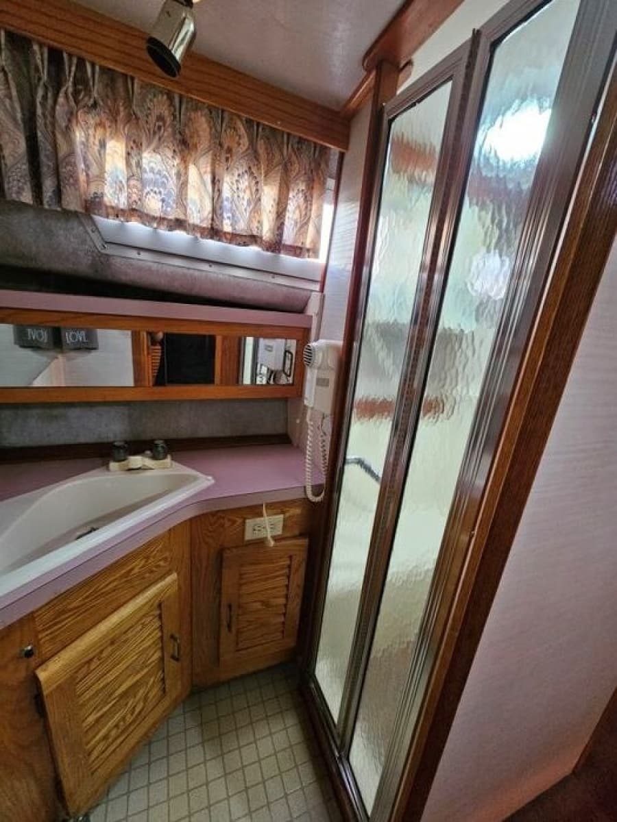 1988 Silverton 40 Aft Cabin - Photo 7