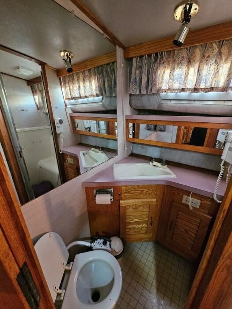 1988 Silverton 40 Aft Cabin - Photo 5