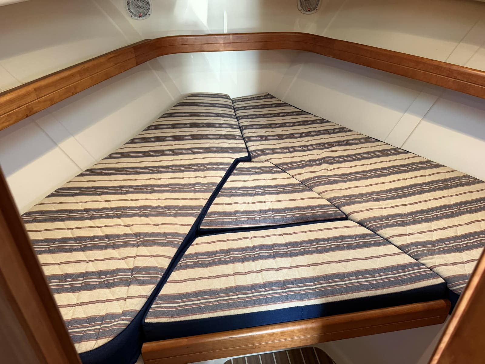 2006 Mainship Pilot 34 - Photo 16