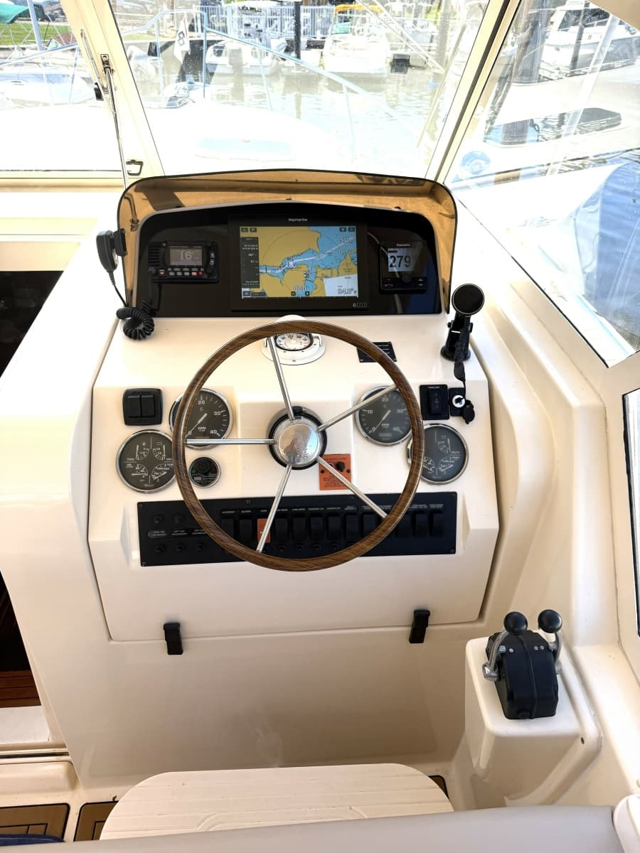 2006 Mainship Pilot 34 - Photo 13