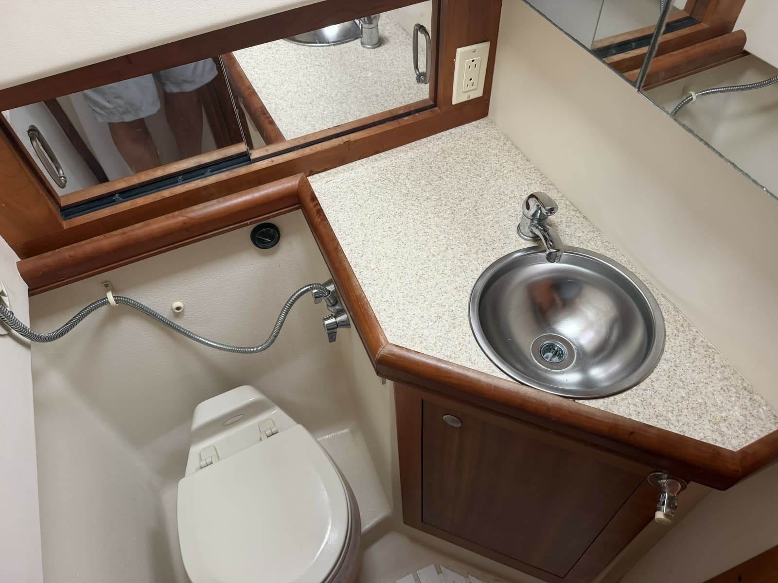 2006 Mainship Pilot 34 - Photo 22