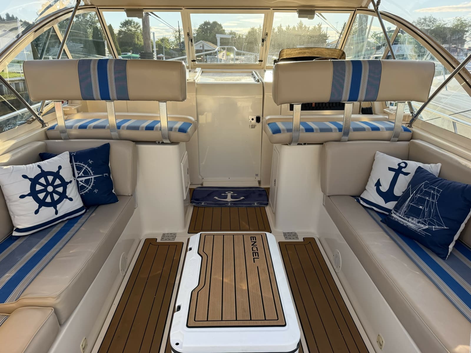 2006 Mainship Pilot 34 - Photo 12