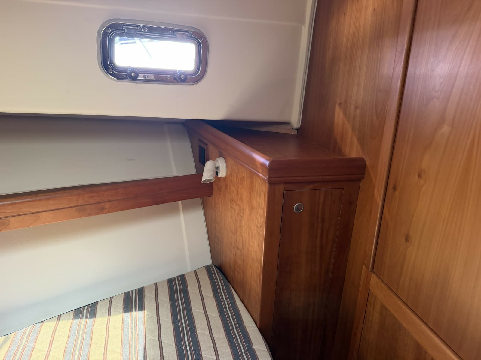 2006 Mainship Pilot 34 - Photo 17