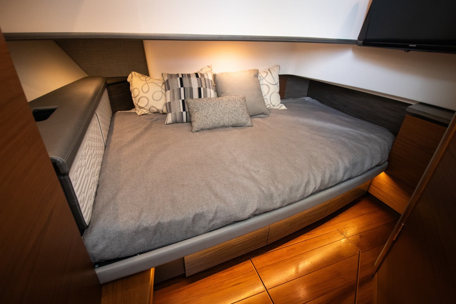 2018 Tiara Yachts  - Photo 14